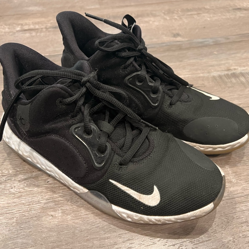 Nike Boys KD Trey 5 Basketball Shoes Sneakers Size 5.5Y